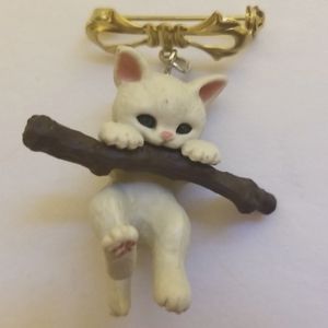 Cat pin
